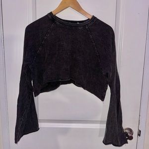 GARAGE: Dark grey long sleeve cropped top
